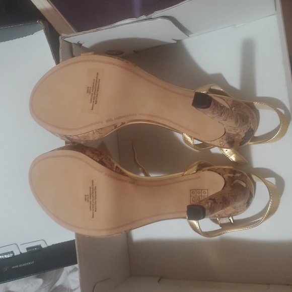 Heels - Picture 3 of 4